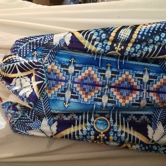 PONCHO, WRAP,  BLANKET SHAWL,  WARM  AND PRETTY. - Picture 3 of 6